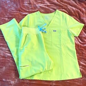 *RARE FIND* Figs citrine scrubs size MEDIUM